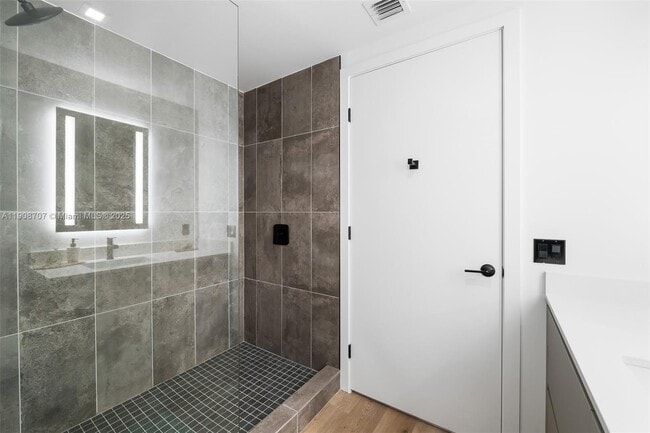 Building Photo - 307 SW 5th St