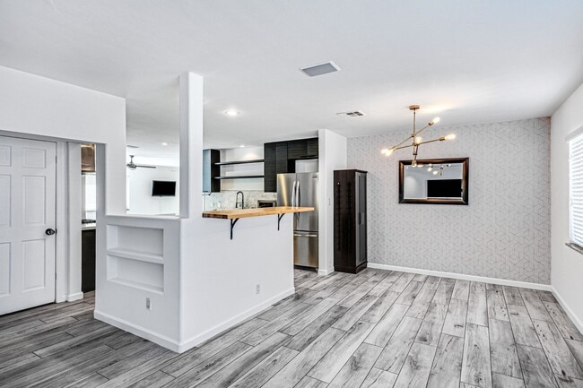 Building Photo - Now Leasing & Ready for immediate move in! HUGE POOL – Fully Updated Scottsdale Home!