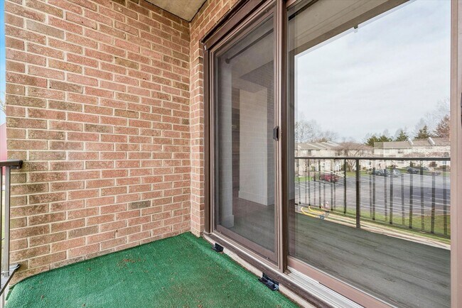 Building Photo - Recently Renovated 2BR Condo in Sought-After Goshen Valley