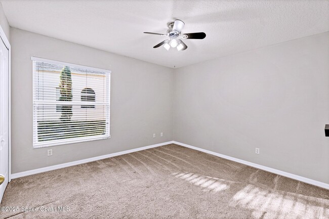 Building Photo - 960 Villa Dr