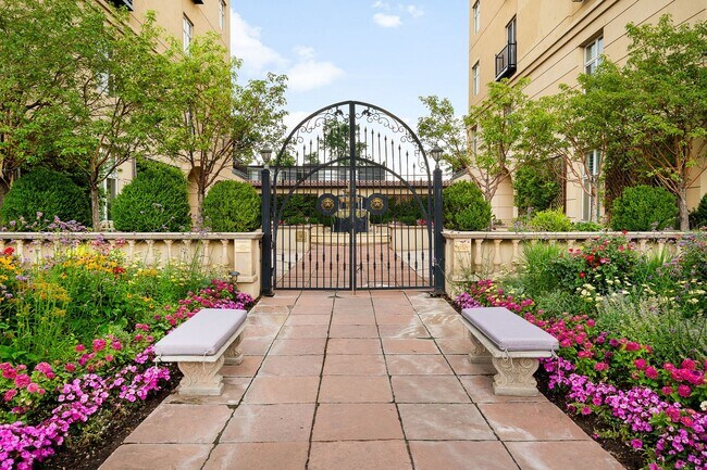 Building Photo - Updated 2BD, 2BA Condo Overlooking Denver Country Club