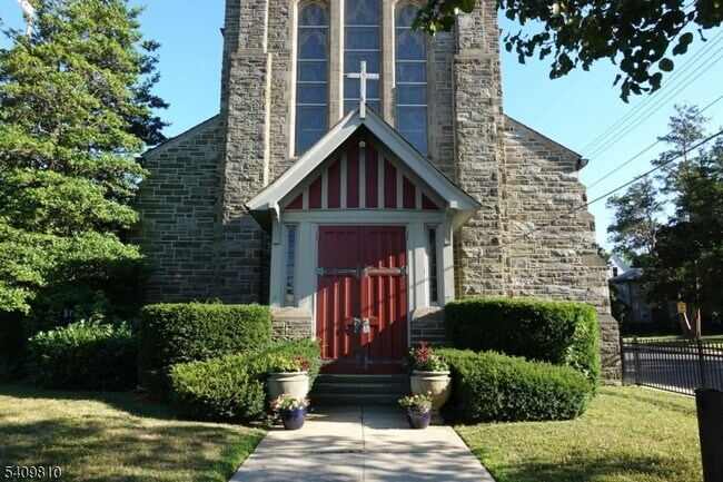 Building Photo - 272 Willow Ave