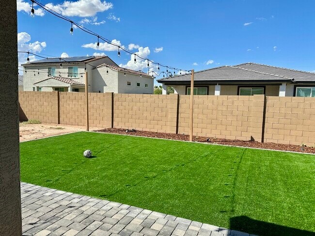 Building Photo - Fantastic Casa Vista home with 4 car garag...