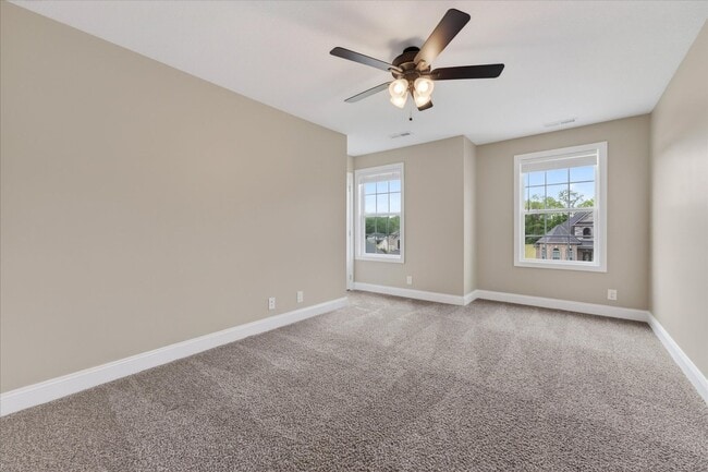 Building Photo - Pet Friendly Three Bedroom!