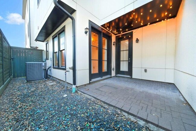 Building Photo - 3913 Gramercy St