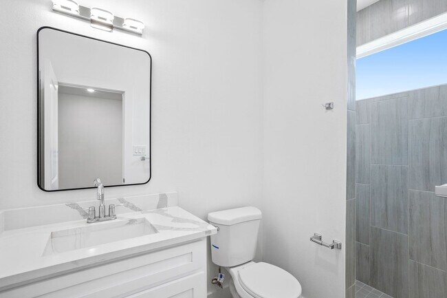 Building Photo - 2400 Benbrook Dr