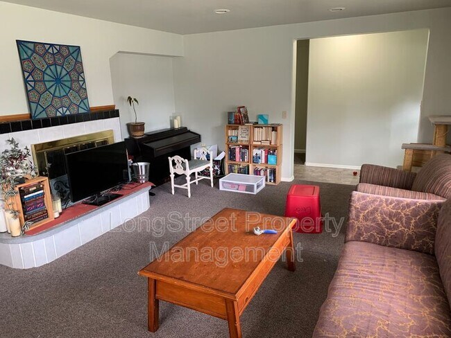 Building Photo - 1012 NW 34th St