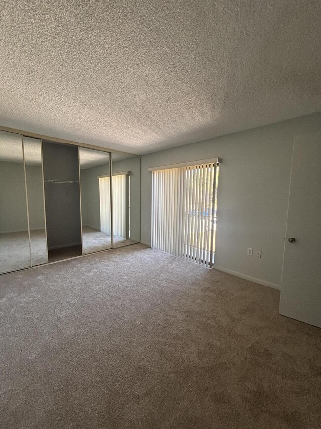 Building Photo - 1119 11th Ct