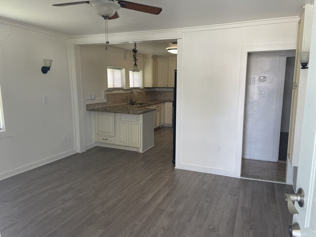 Building Photo - 2422 Stafford St