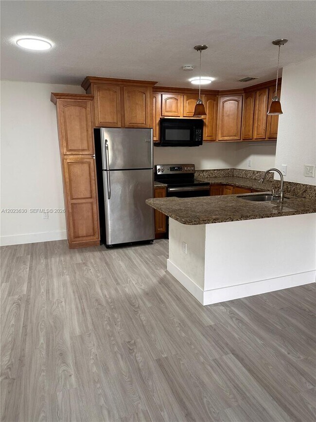 Building Photo - 15619 SW 73rd Cir Terrace