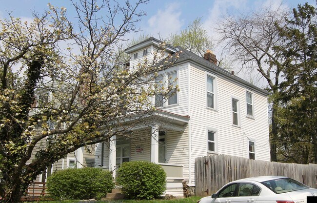 Primary Photo - 3 bedroom 1 bath single family home with y...