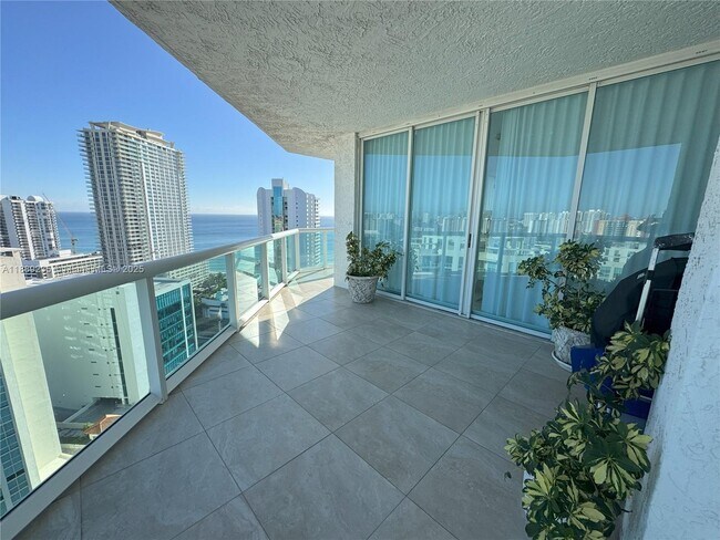 Building Photo - 16400 Collins Ave