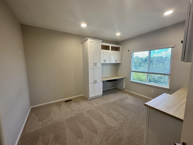 Building Photo - 8361 Briar Trace Way