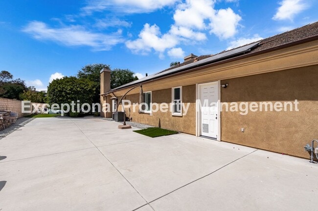 Building Photo - Amazing Executive Estate!