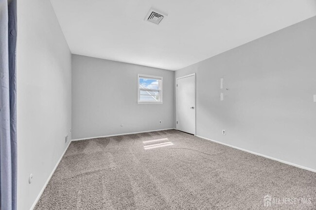 Building Photo - 132 Somerset Ave