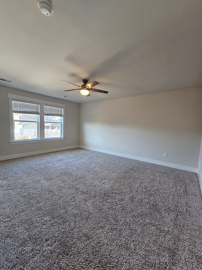 Building Photo - 558 Laxton Rd