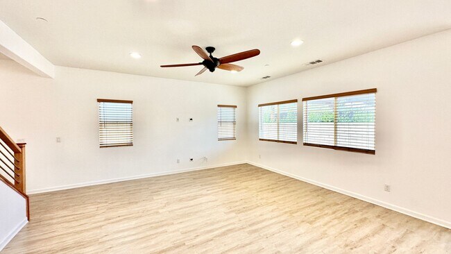 Building Photo - Beautiful Two-Story Home in the Newer Community of Horse Creek Ridge in Fallbrook!