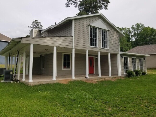 Building Photo - 1305 St Lawrence River Rd