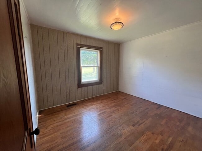 Building Photo - 818 Ridge Rd