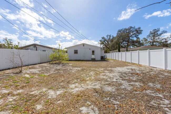 Building Photo - 4559 33rd Ave N