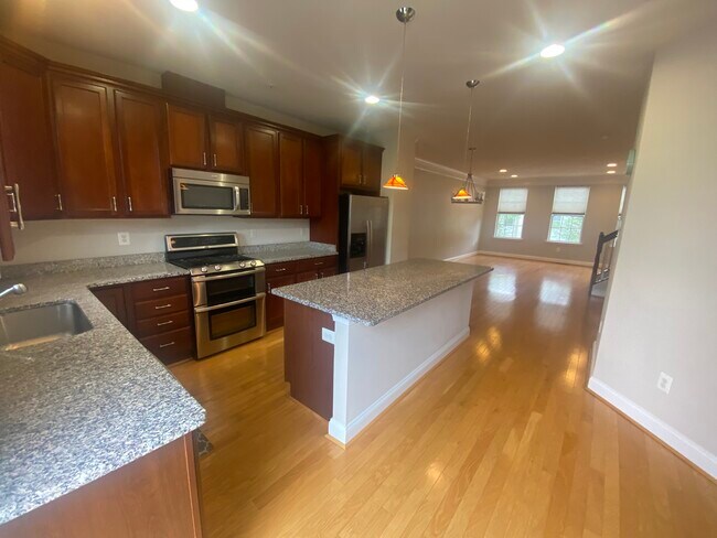 Building Photo - 10 Meridian Ln