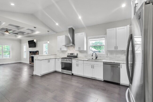 Building Photo - Stunning 3-Bedroom, 2-Bathroom Home Featuring Open-Concept Luxury Living $2150/mo rent
