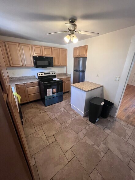 Building Photo - 6 Mousam Ct