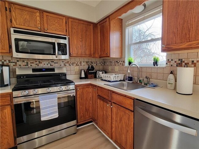 Building Photo - Spacious 4-Bedroom 3.5 bath Colonial with Pool & Modern Upgrades