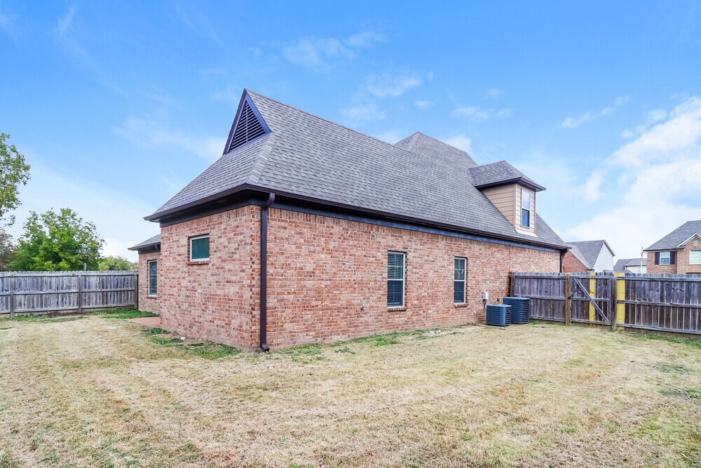 Building Photo - 45 Green Hills Dr