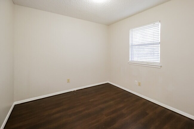 Building Photo - 12509 Ridgegate Rd