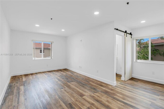 Building Photo - 164 Riviera Cir