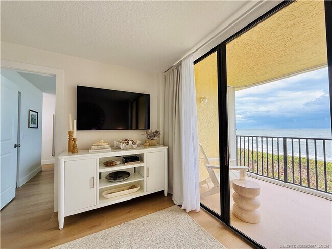 Building Photo - 7370 S Ocean Dr