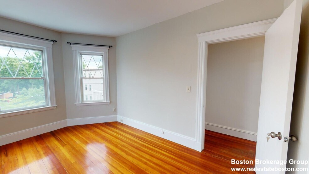 Building Photo - 30 Roseclair St