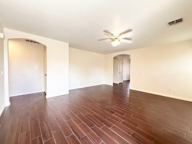 Building Photo - 10996 Crispinio St