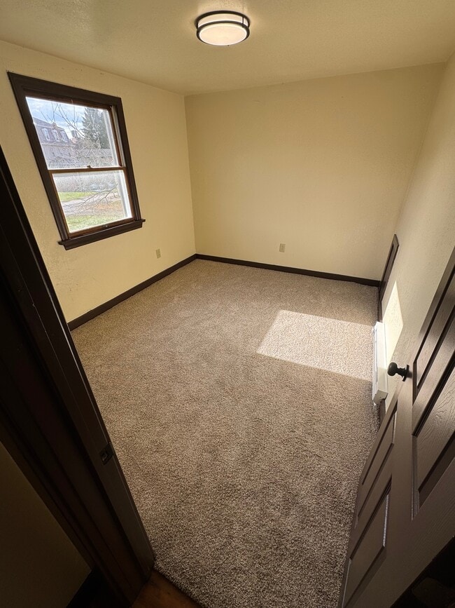 Building Photo - 702 Peer St