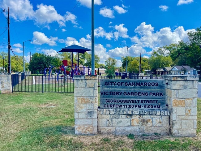 Building Photo - 2 Bedroom - New & Improved - Centrally Loc...