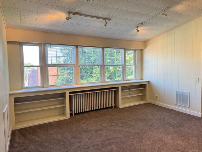 Building Photo - 326 N Duke St