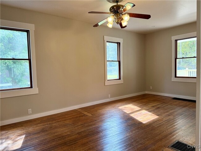 Building Photo - 37 White St