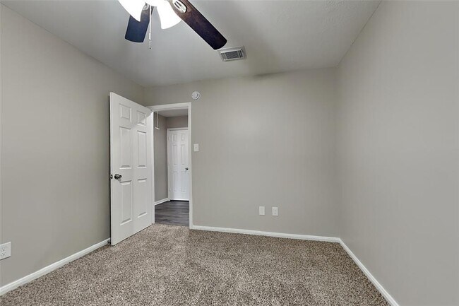 Building Photo - 2702 Fox View Cir