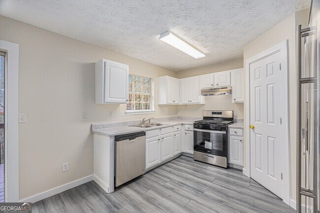 Building Photo - 429 Village Bluff Dr