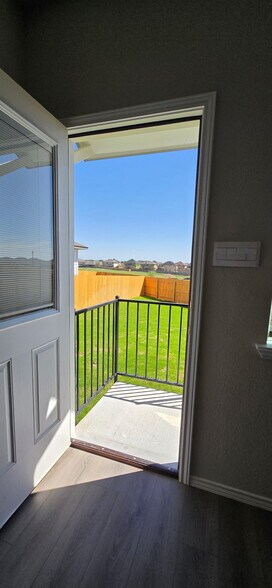 Building Photo - 1123 Stone Vly Rd