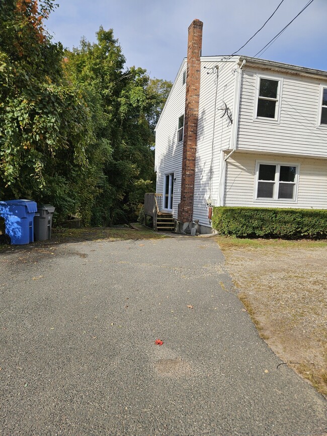 Building Photo - 356 Adams St