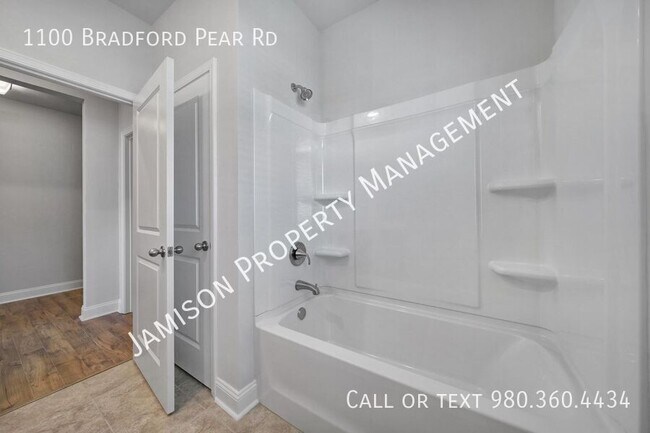Building Photo - 1100 Bradford Pear Rd