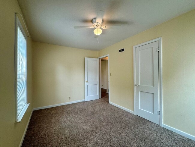Building Photo - 2 Bedroom Home in Haysville, KS