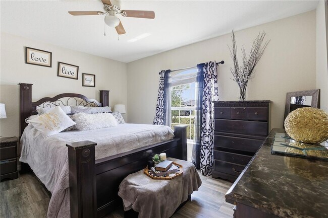 Building Photo - 4937 SW 98th Pl