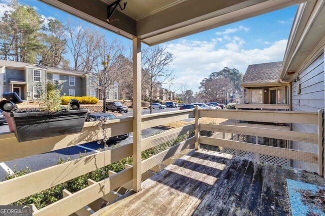 Building Photo - 2006 Riverview Dr