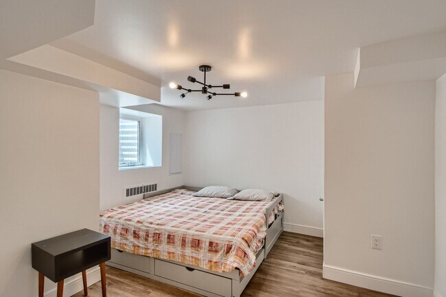 Building Photo - Evolve Real Estate: Meticulously Maintained 3 Bed RANCH Home with Deck and Large Backyard Availab...