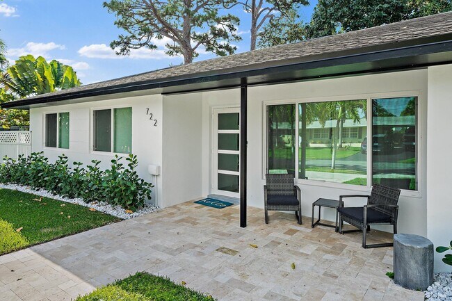 Building Photo - 722 SW 25th Pl