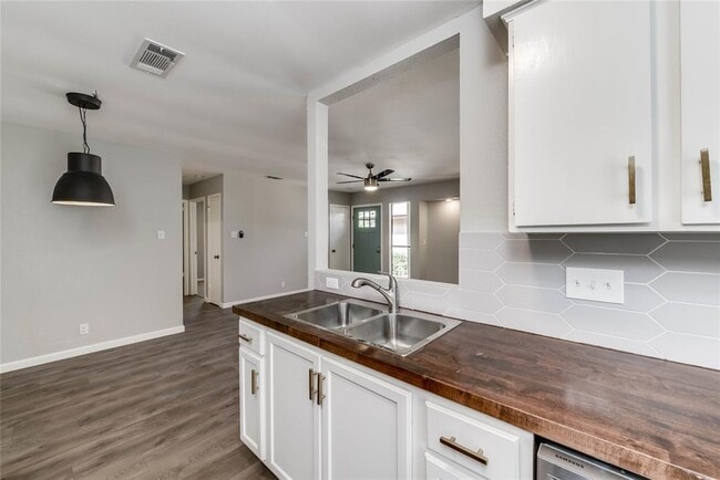 Building Photo - 913 Chisholm Cove