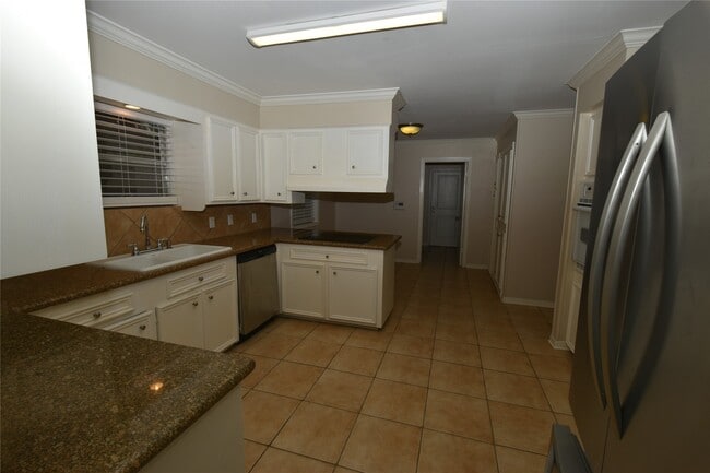 Building Photo - 4422 Nenana Dr